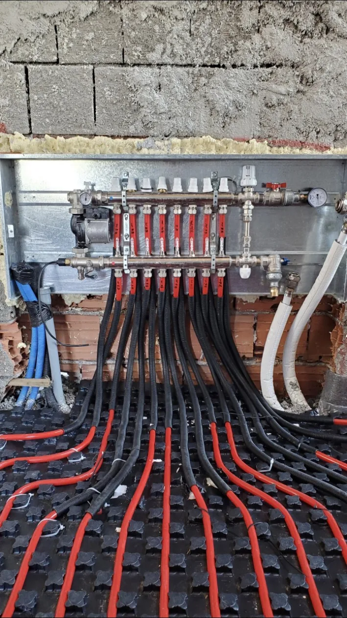 Collecteur et circuits de chauffage par le sol